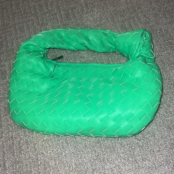 Neon green braided knot clutch bag - Picture 3 of 4